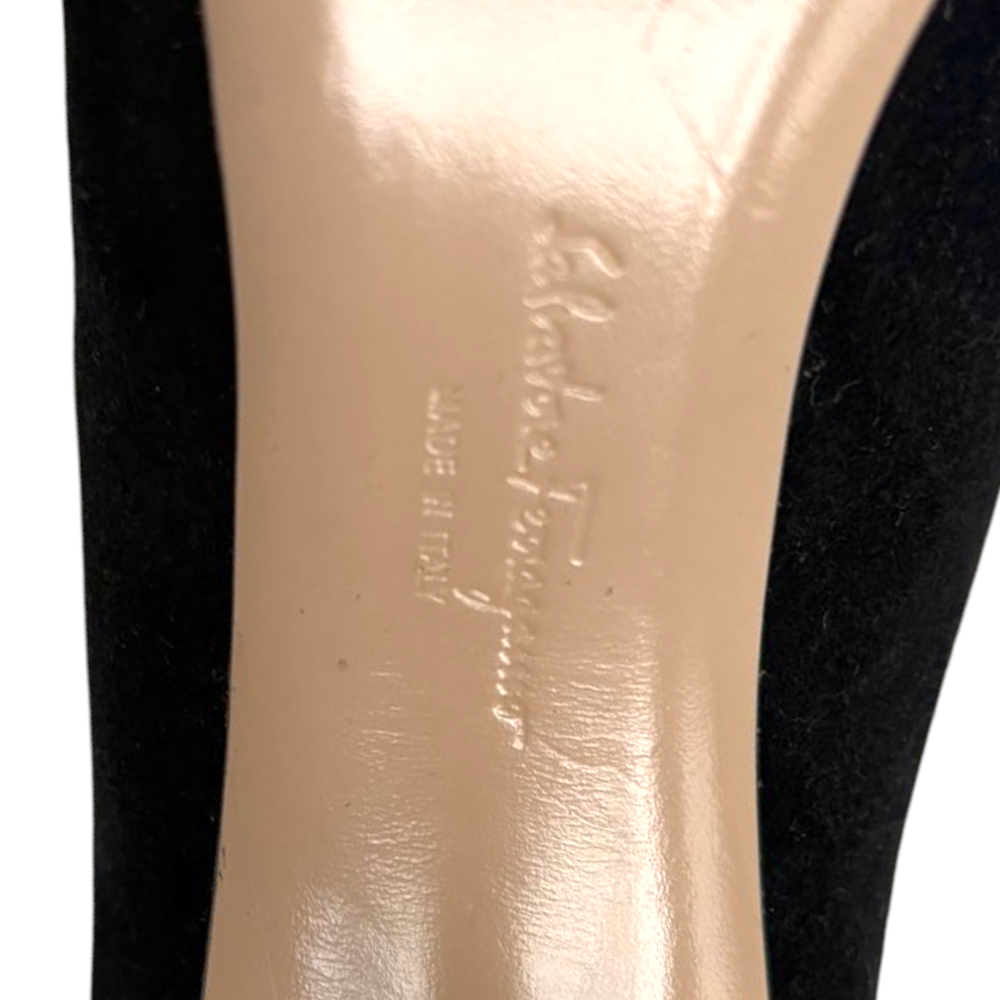 Salvatore Ferragamo Vara Bow Accent Satin Pumps EU 39