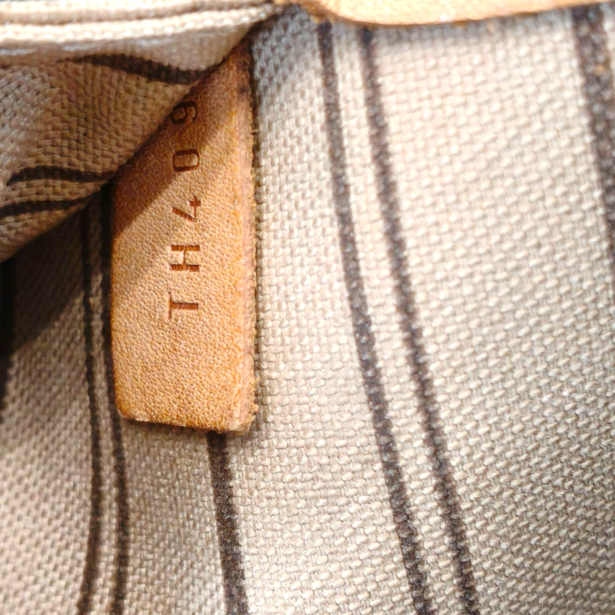 Louis Vuitton Monogram Neverfull GM Tote Bag