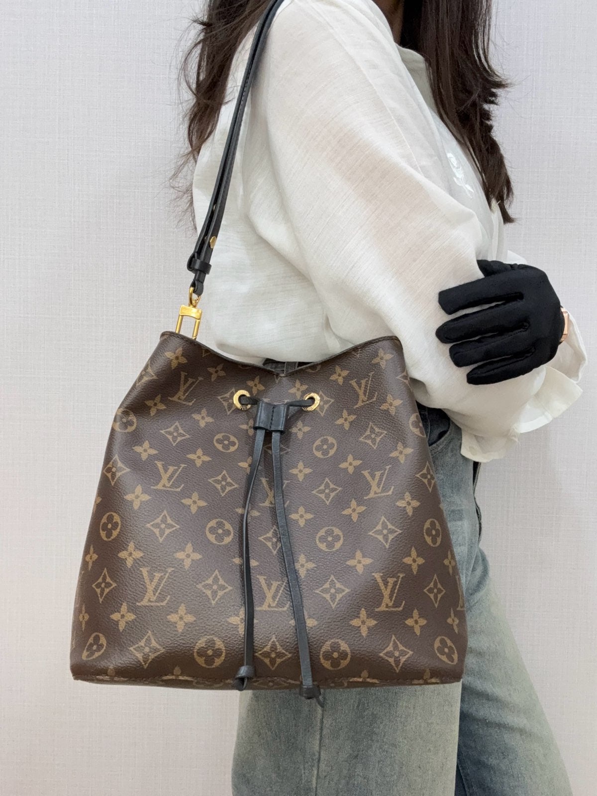 Louis Vuitton Bucket NéoNoé MM Bag Monogram/Black Leather Trim