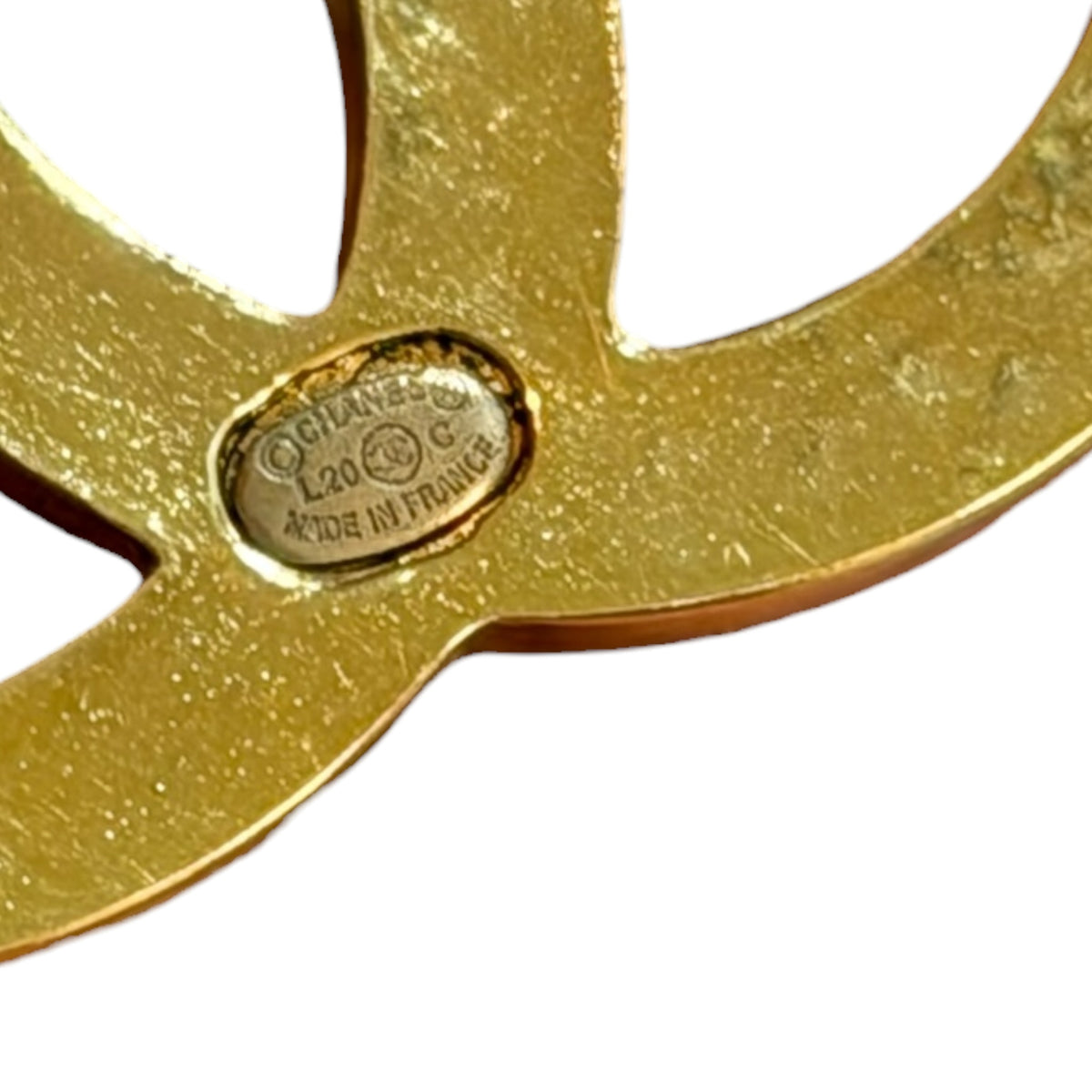 CHANEL interlocking CC logo gold finish brooch