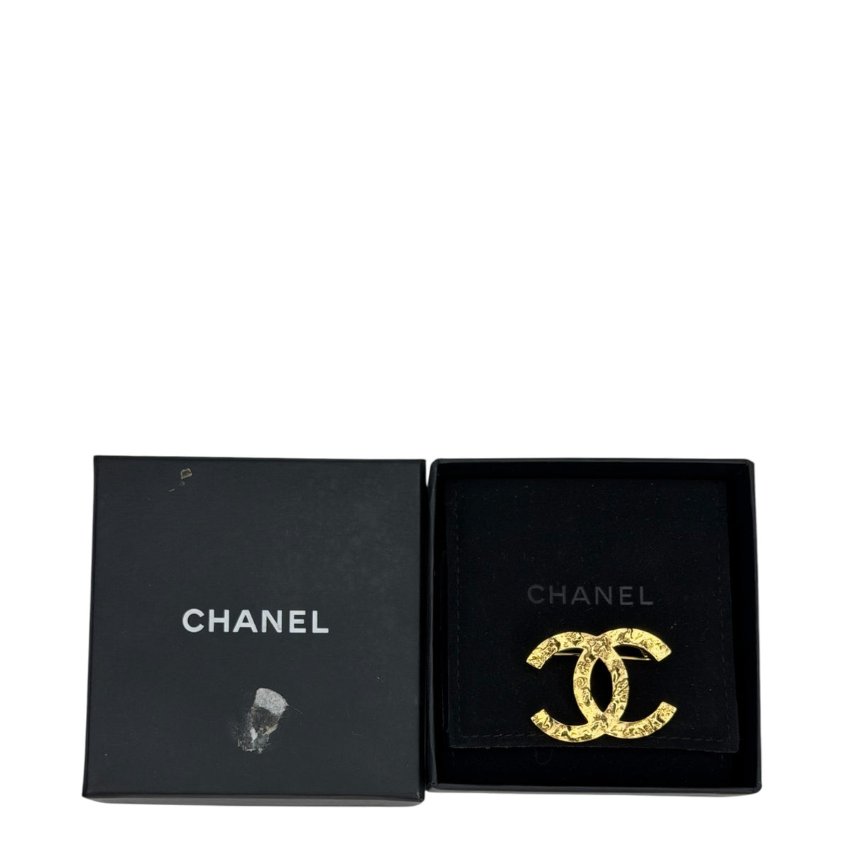 CHANEL interlocking CC logo gold finish brooch