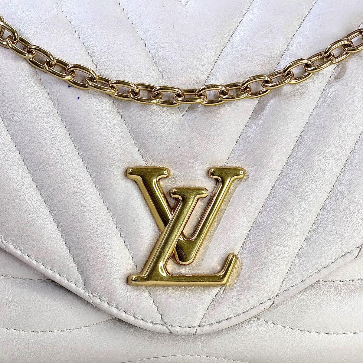 Louis Vuitton New Wave MM white leather Chain Bag