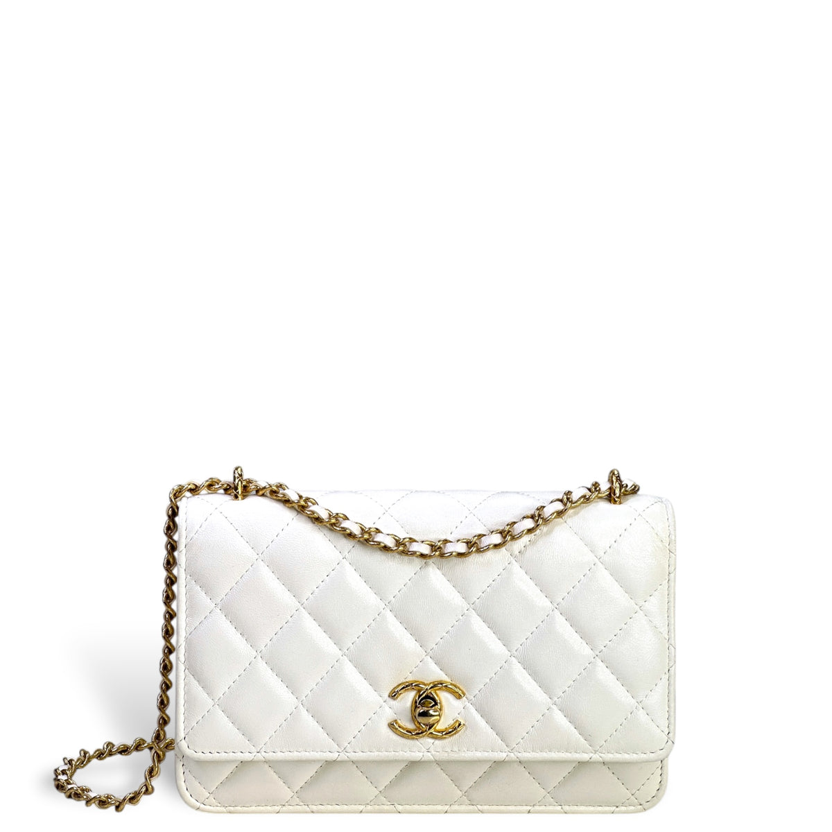 Channel Classic Wallet Grained Calfskin & Gold-Tone Metal Wallet