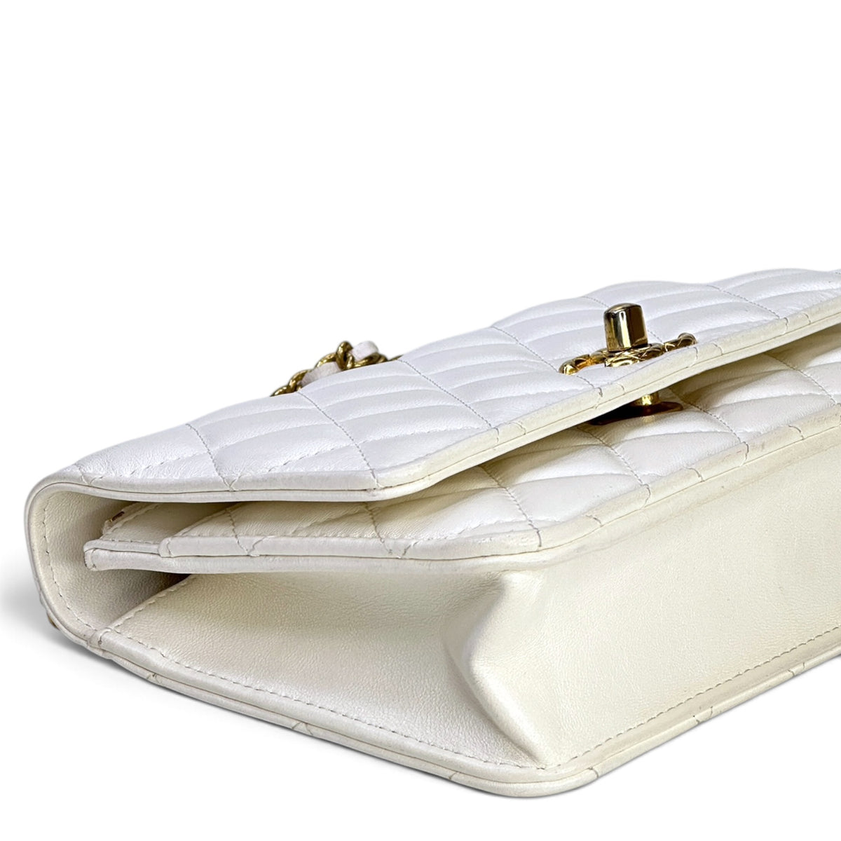 Channel Classic Wallet Grained Calfskin & Gold-Tone Metal Wallet