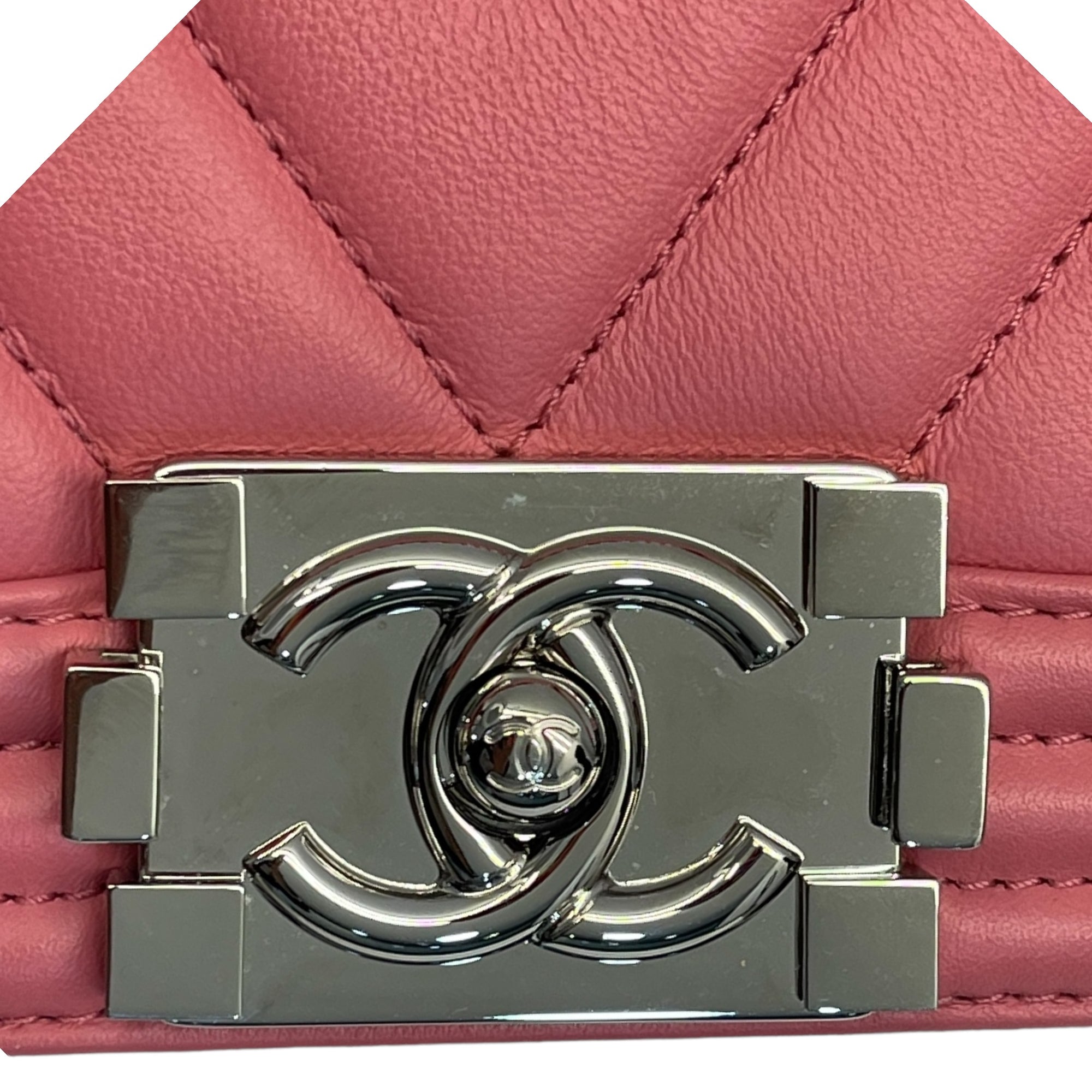 Chanel Boy Bag Medium in Lambskin Pink