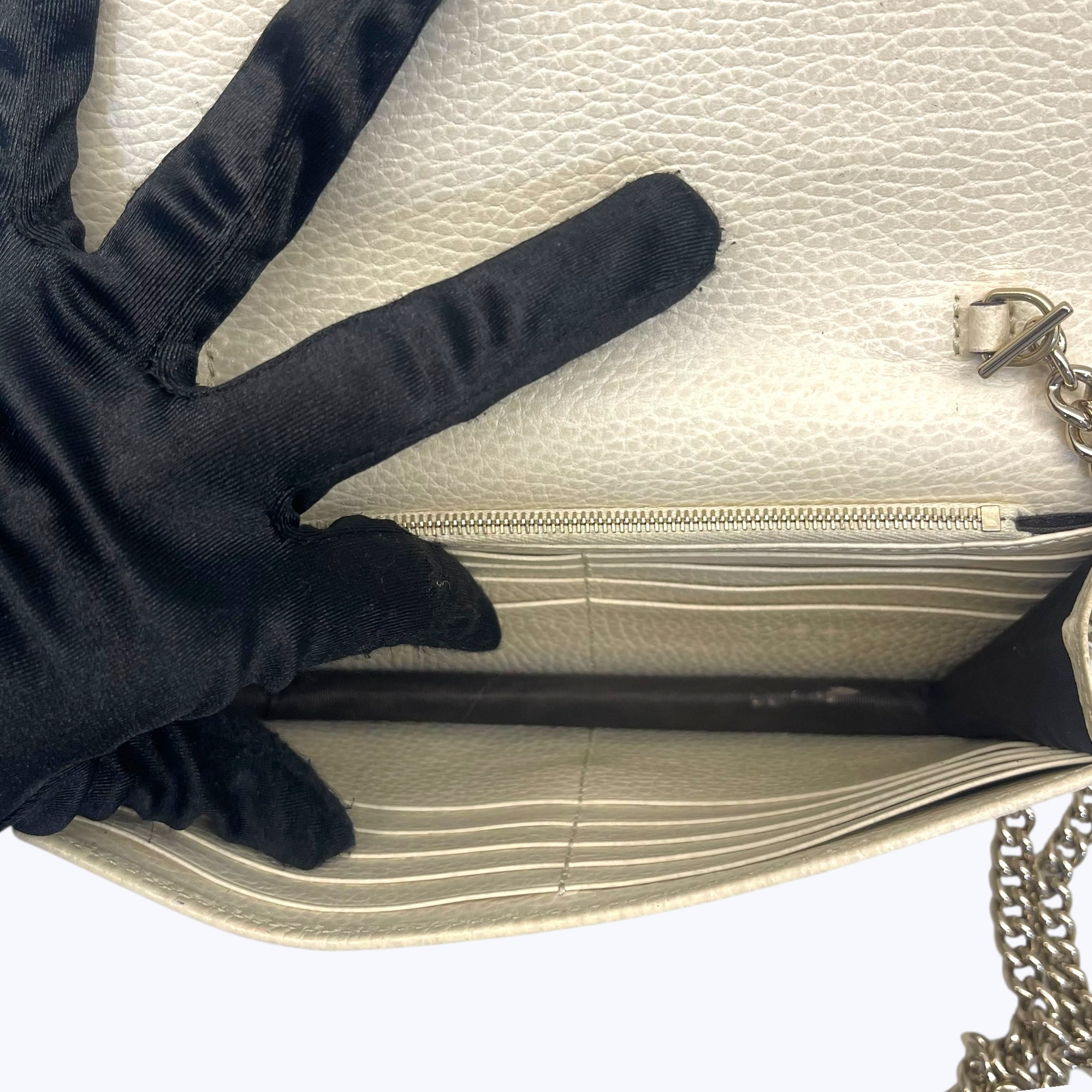 Gucci Cream Leather Interlocking G Flap Chain Clutch
