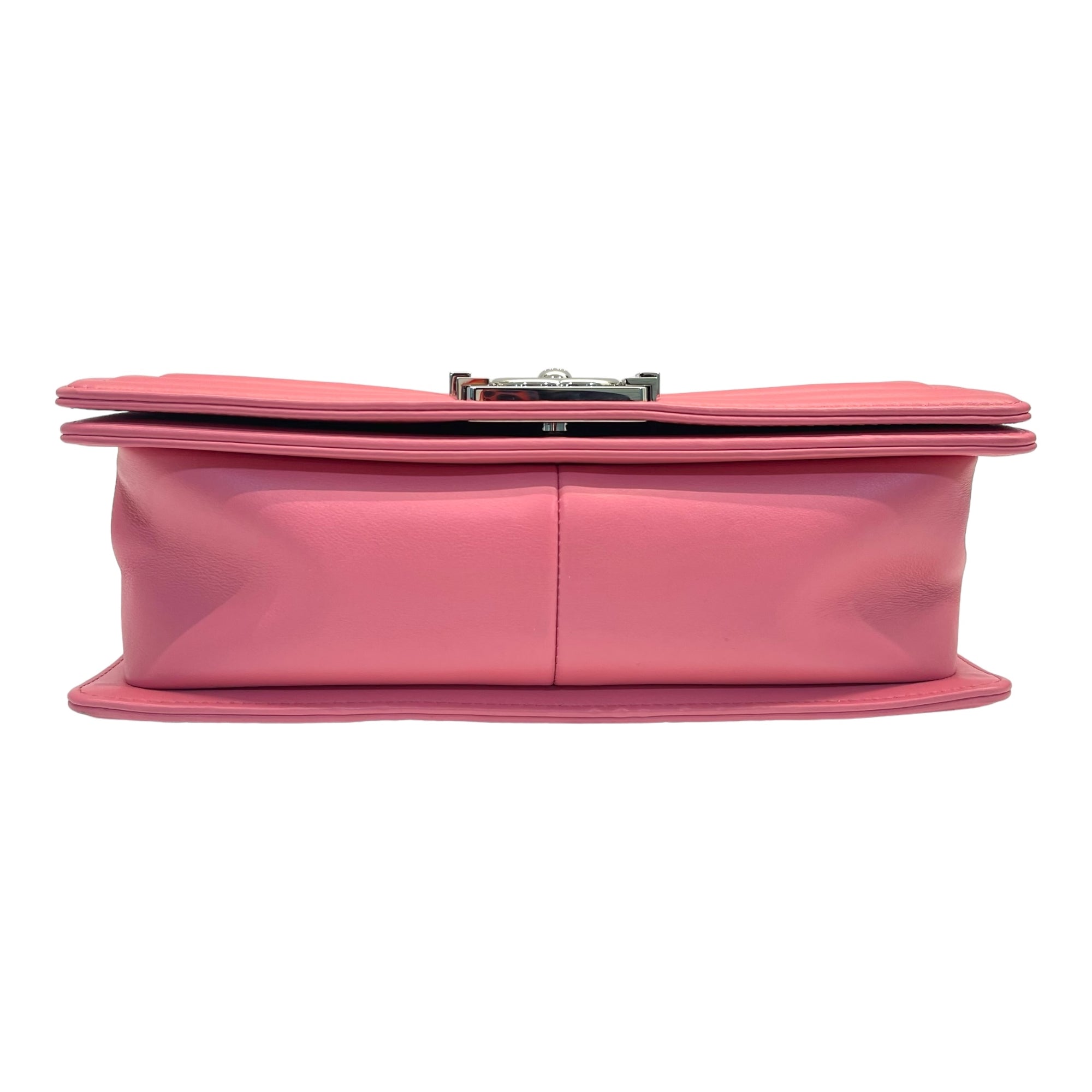 Chanel Boy Bag Medium in Lambskin Pink