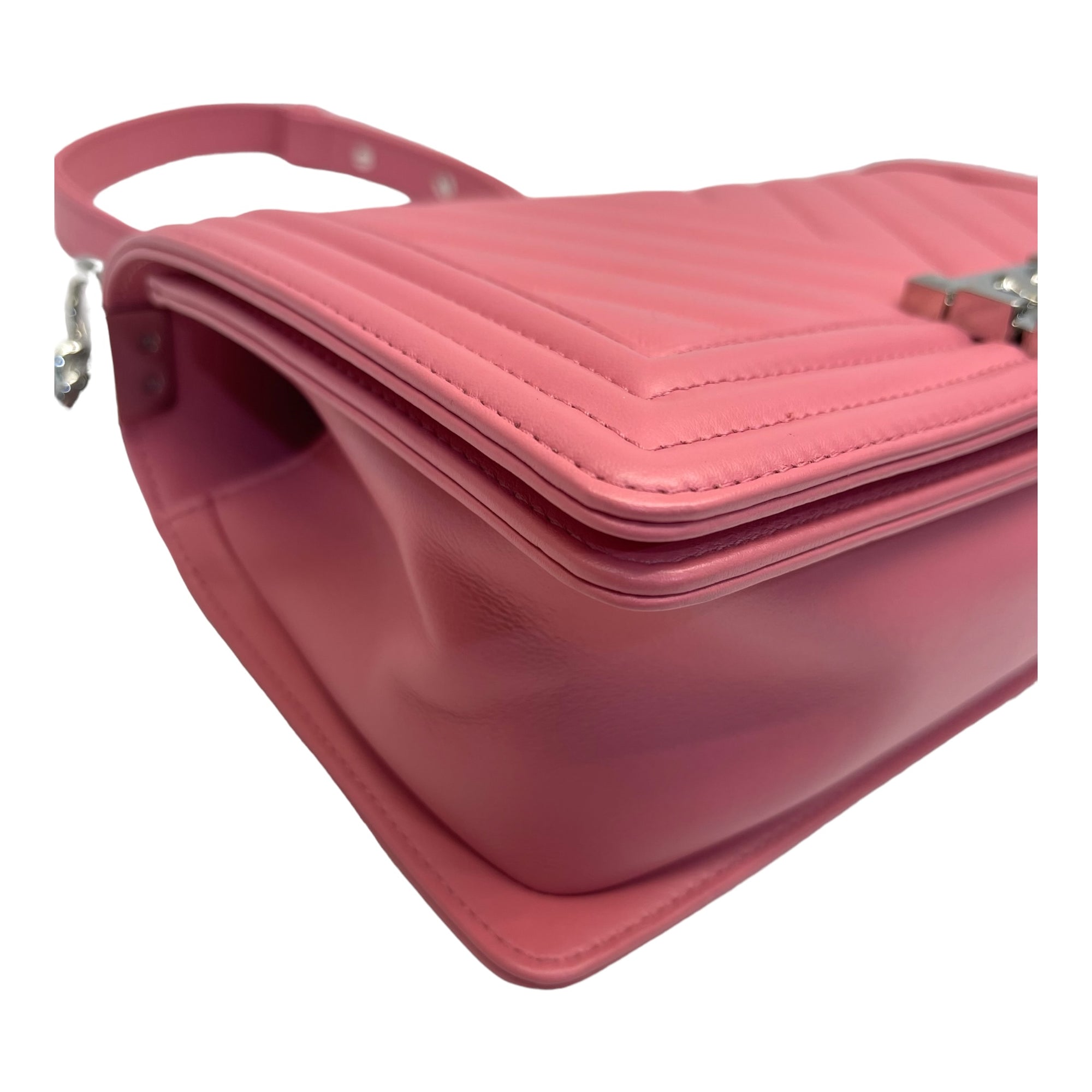 Chanel Boy Bag Medium in Lambskin Pink