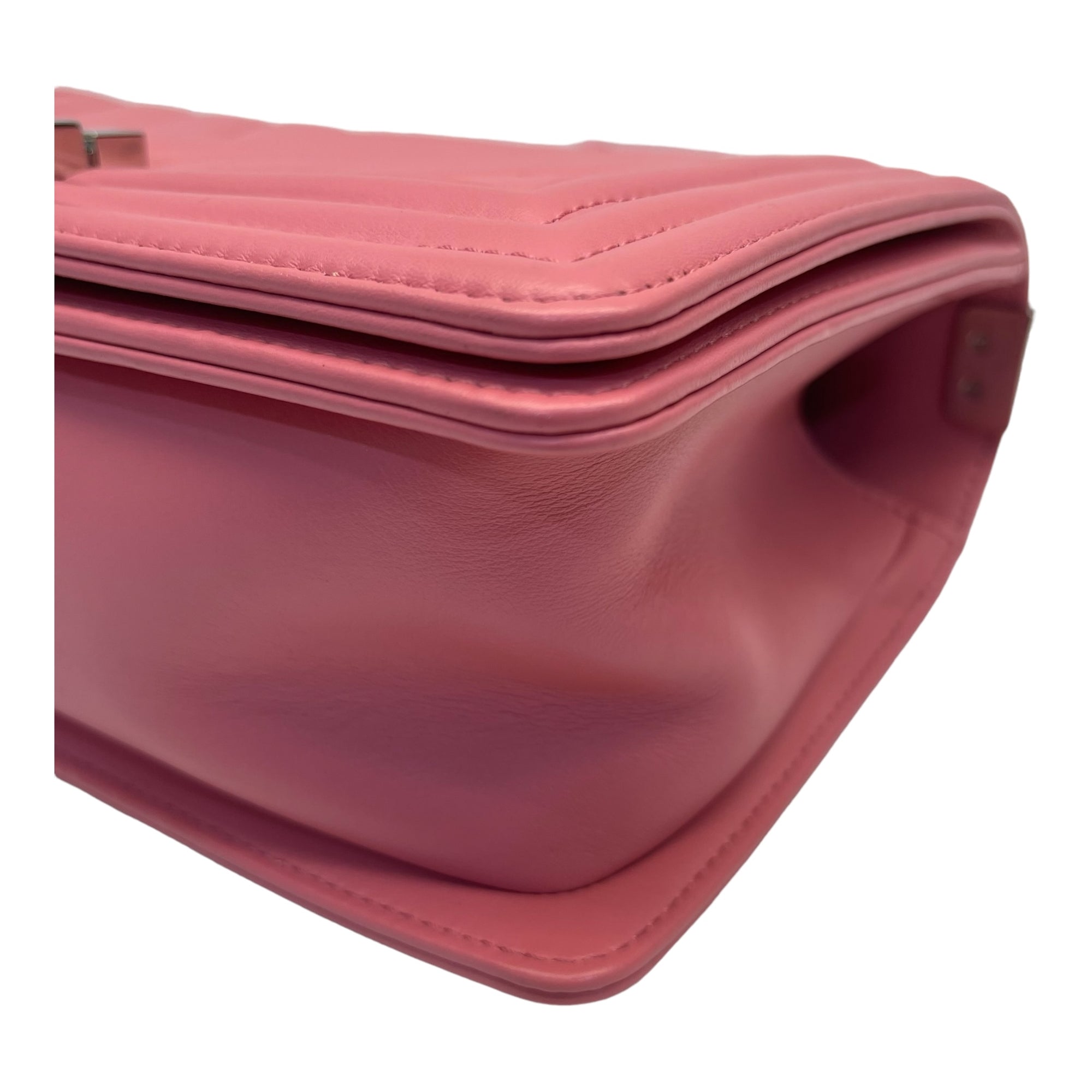 Chanel Boy Bag Medium in Lambskin Pink