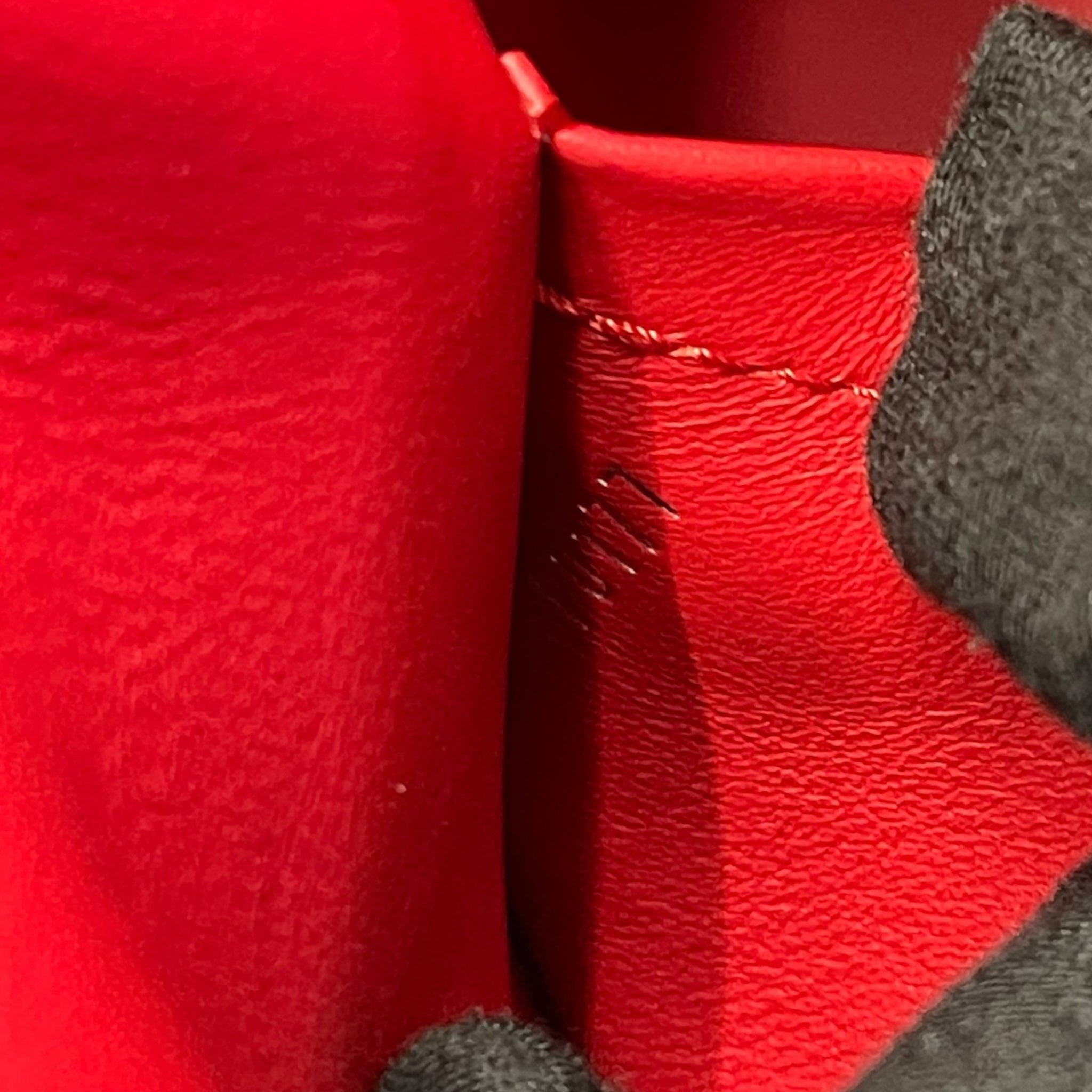 Louis Vuitton Capucines Rubis Taurillon Leather MM Bag