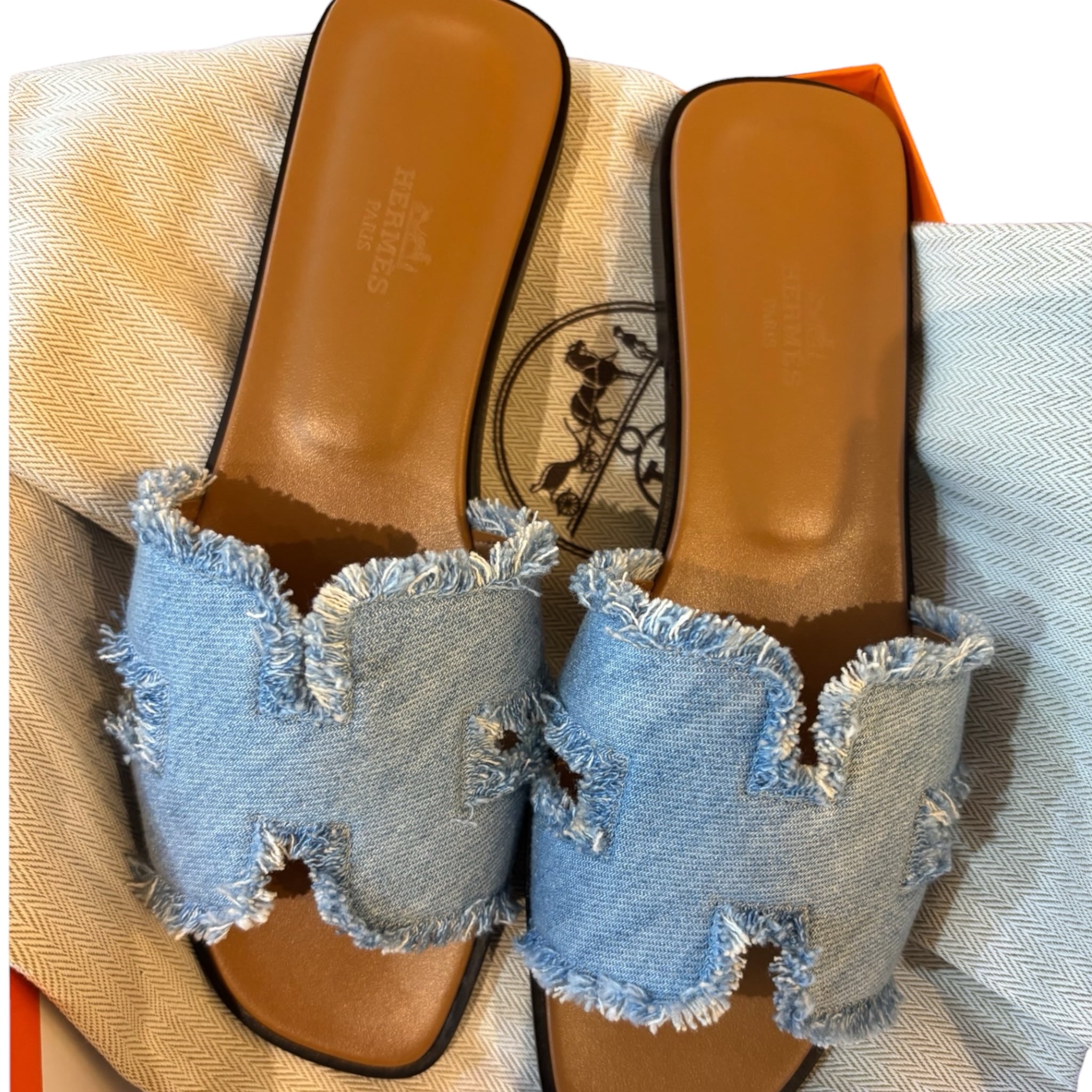 Hermès Oran EU 39 (Bleu Clair)