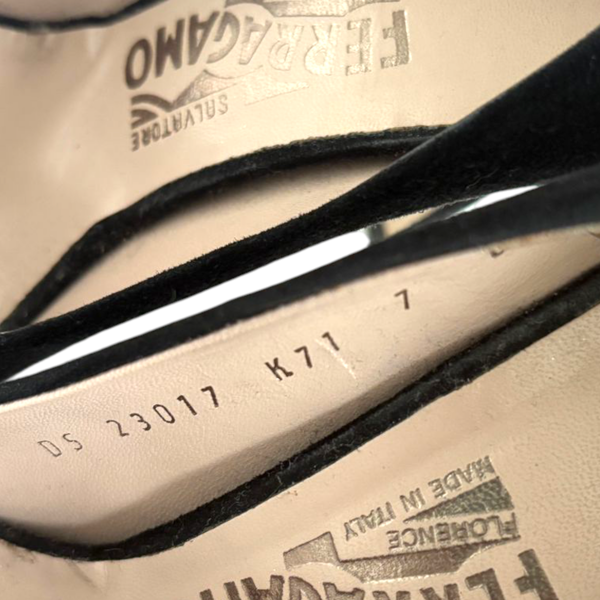 Salvatore Ferragamo Vara Bow Accent Satin Pumps EU 39