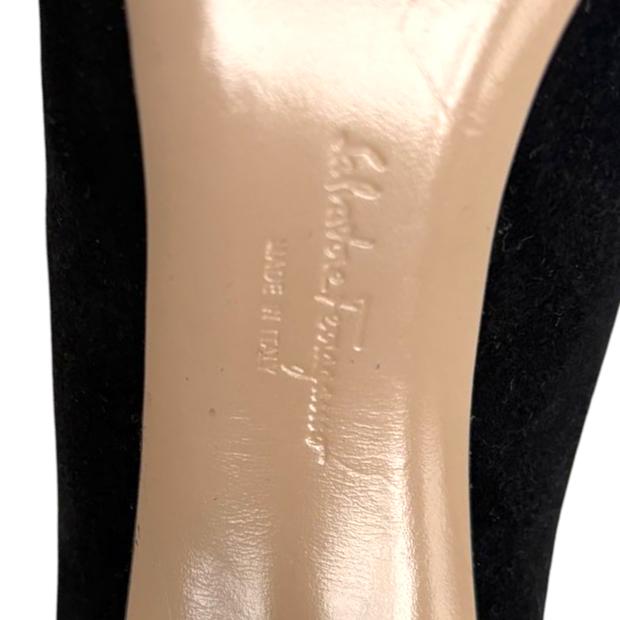 Salvatore Ferragamo Vara Bow Accent Satin Pumps EU 39