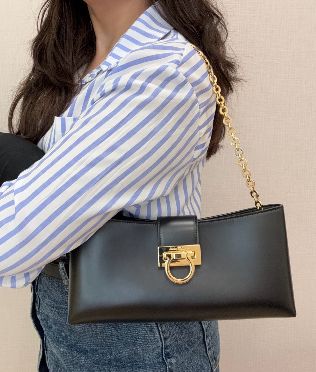 Salvatore Ferragamo Trifolio Black Leather Shoulder Bag Gold-tone Gancini Clasp