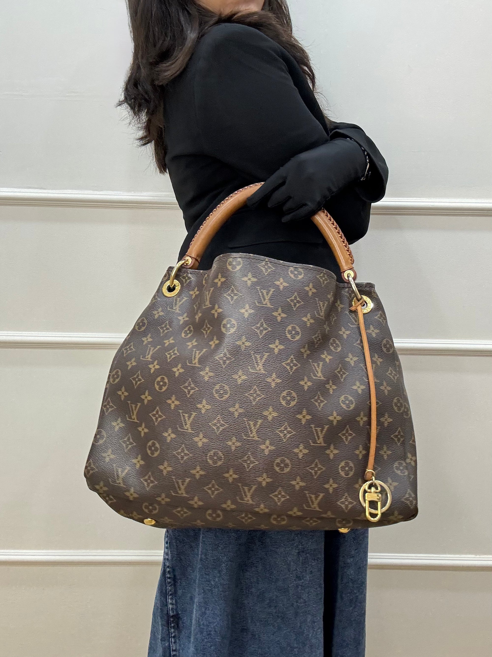 Louis Vuitton Monogram Canvas Artsy GM Bag