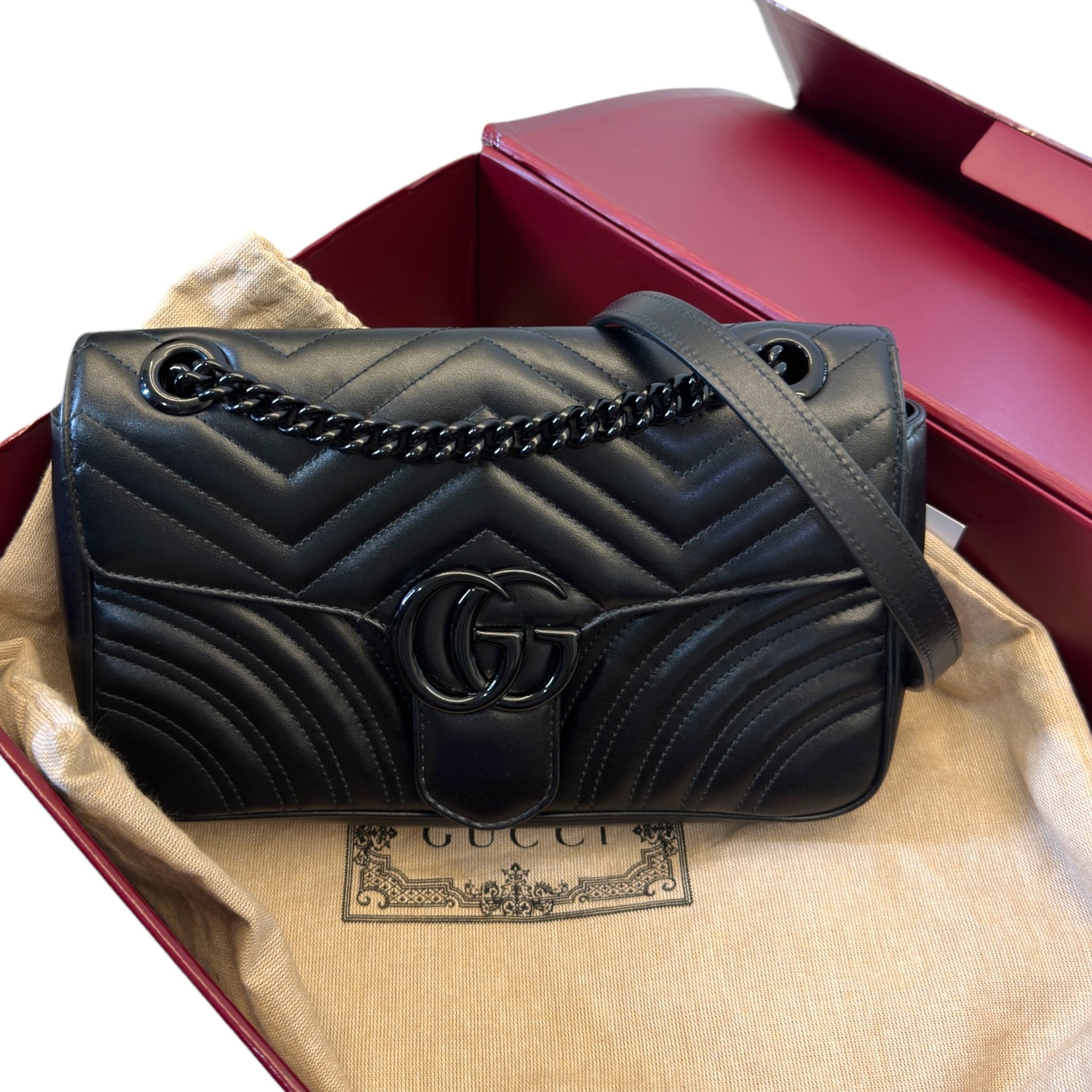 Gucci GG Marmont Shoulder Bag Small Black Matelassé Chevron