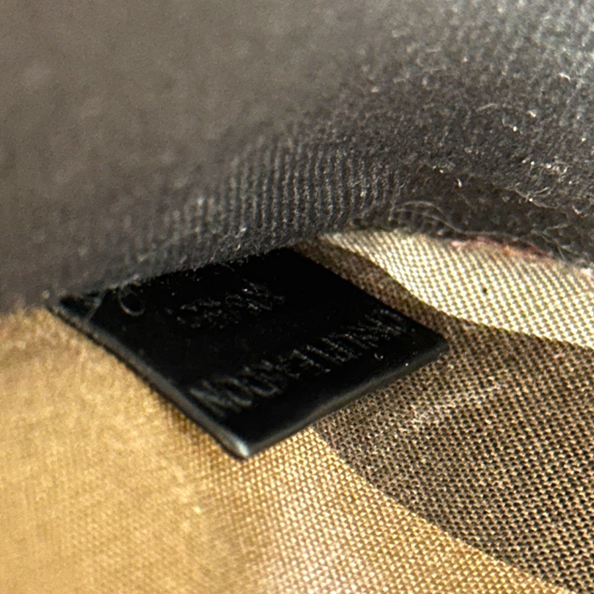 Burberry Vertical Tote Check Canvas 2025