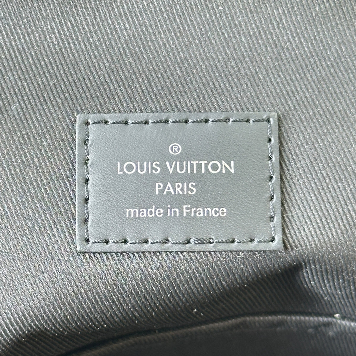 Louis Vuitton Avenue Black Keather Slingbag