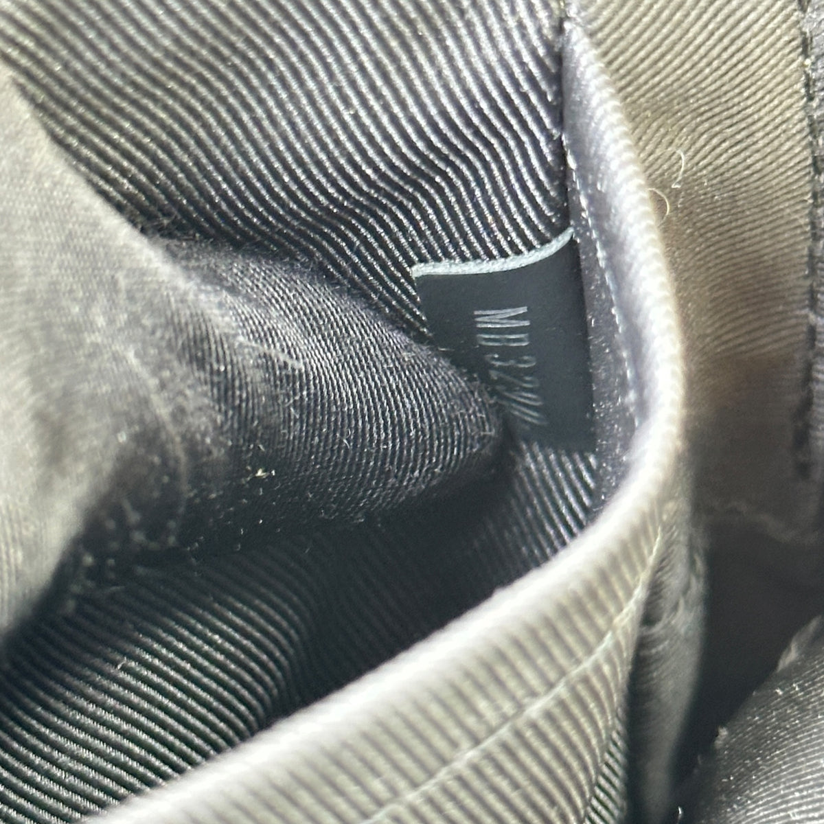 Louis Vuitton Avenue Black Keather Slingbag