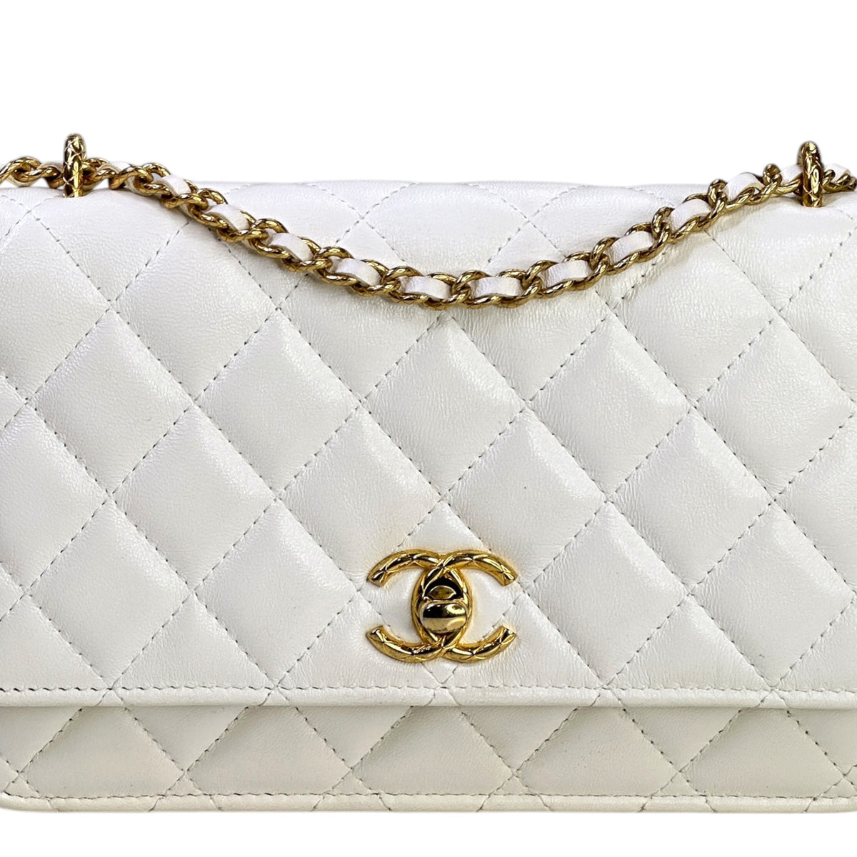 Channel Classic Wallet Grained Calfskin & Gold-Tone Metal Wallet