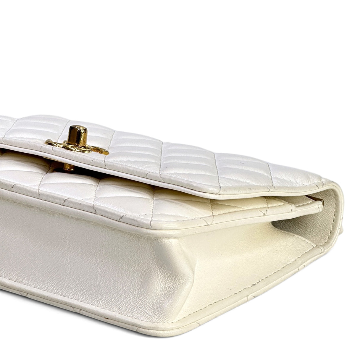Channel Classic Wallet Grained Calfskin & Gold-Tone Metal Wallet