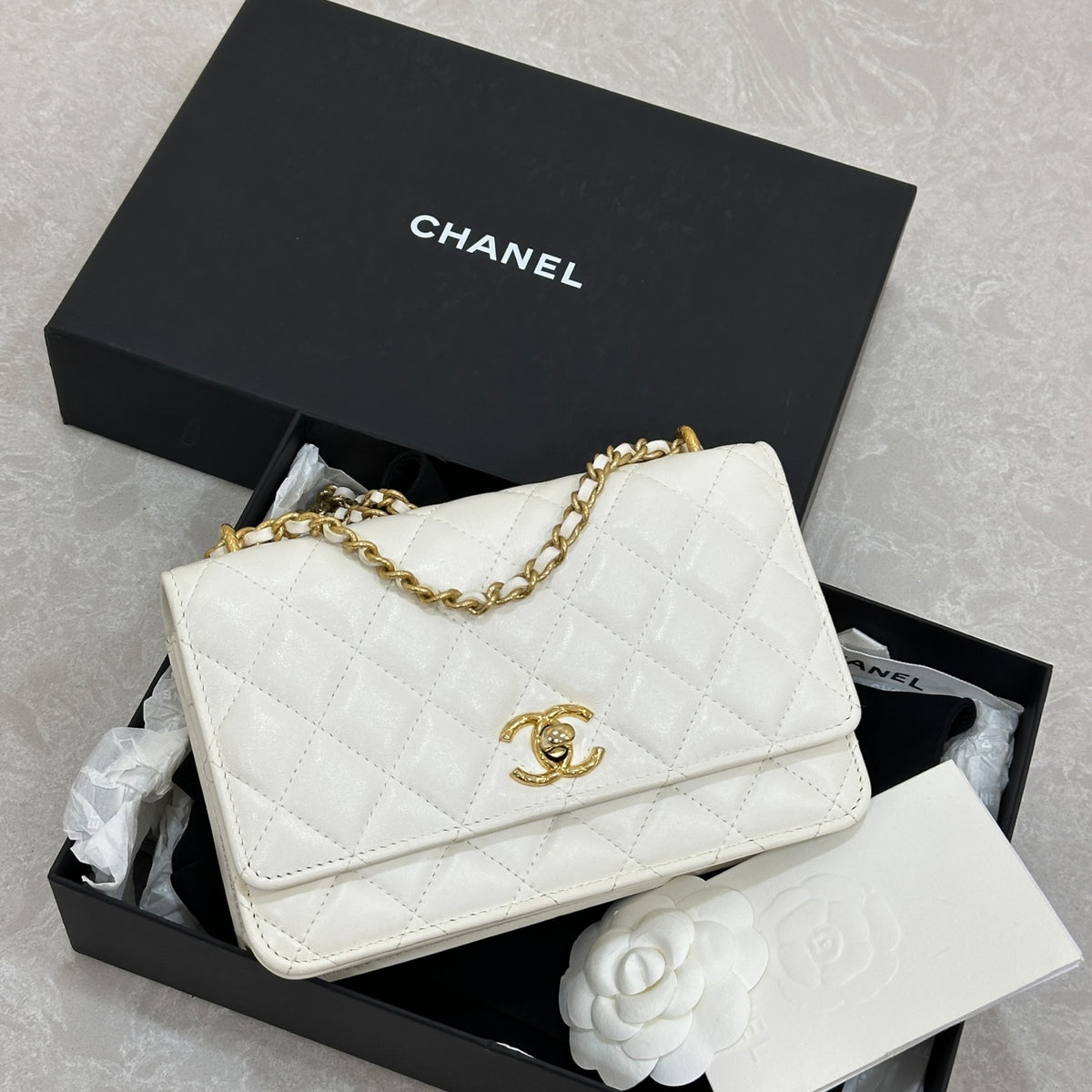 Channel Classic Wallet Grained Calfskin & Gold-Tone Metal Wallet