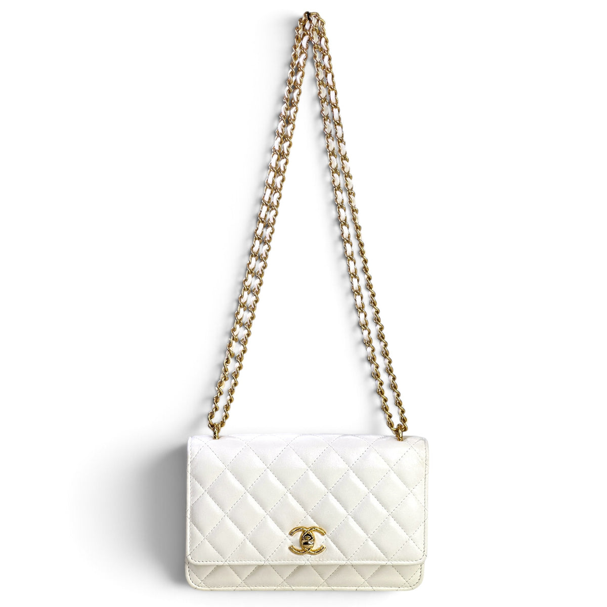 Channel Classic Wallet Grained Calfskin & Gold-Tone Metal Wallet