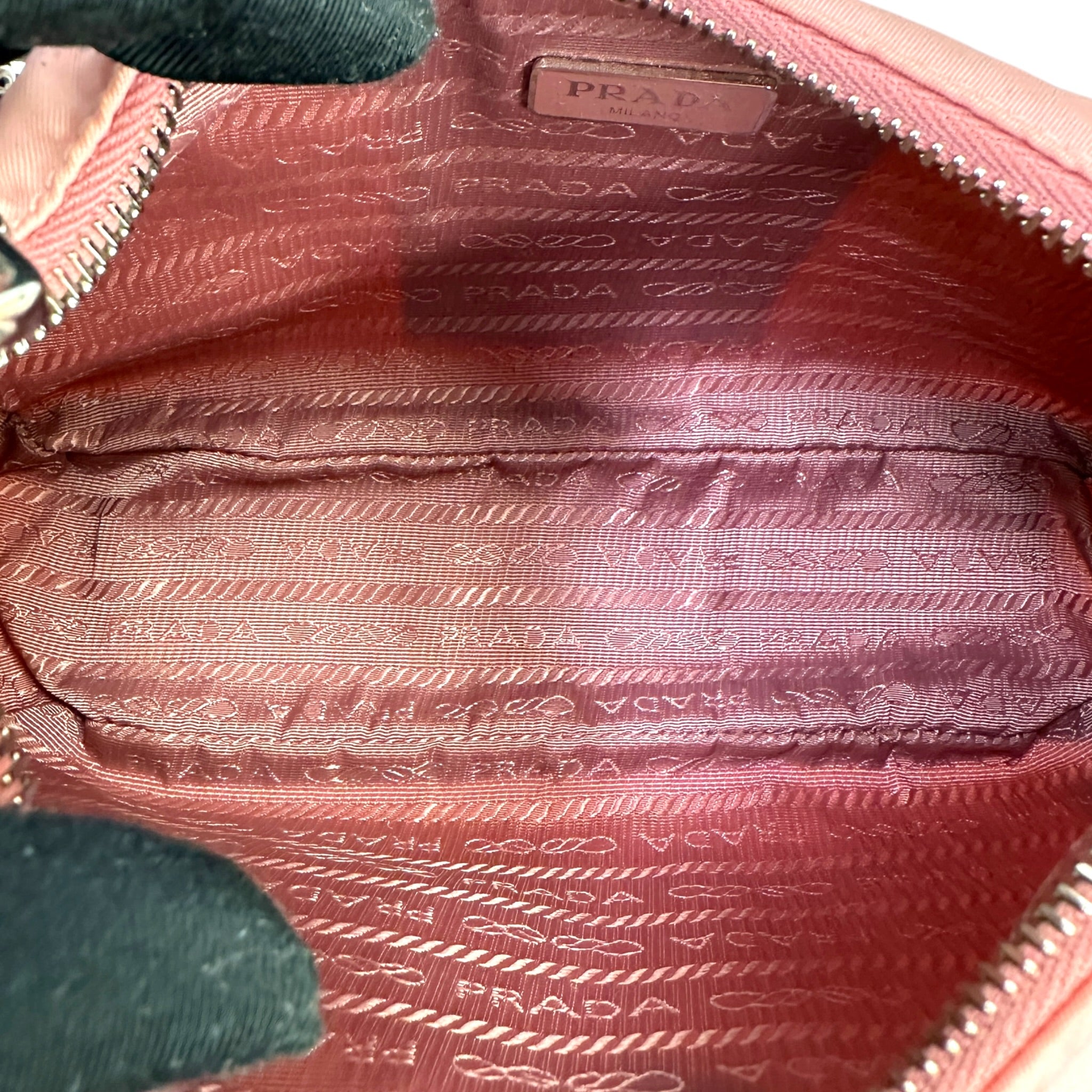 Prada Re-Edition 2005 Shoulder Bag Pink Nylon