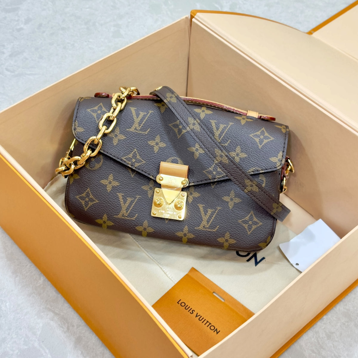 Louis Vuitton Métis small brown canvas leather pochette
