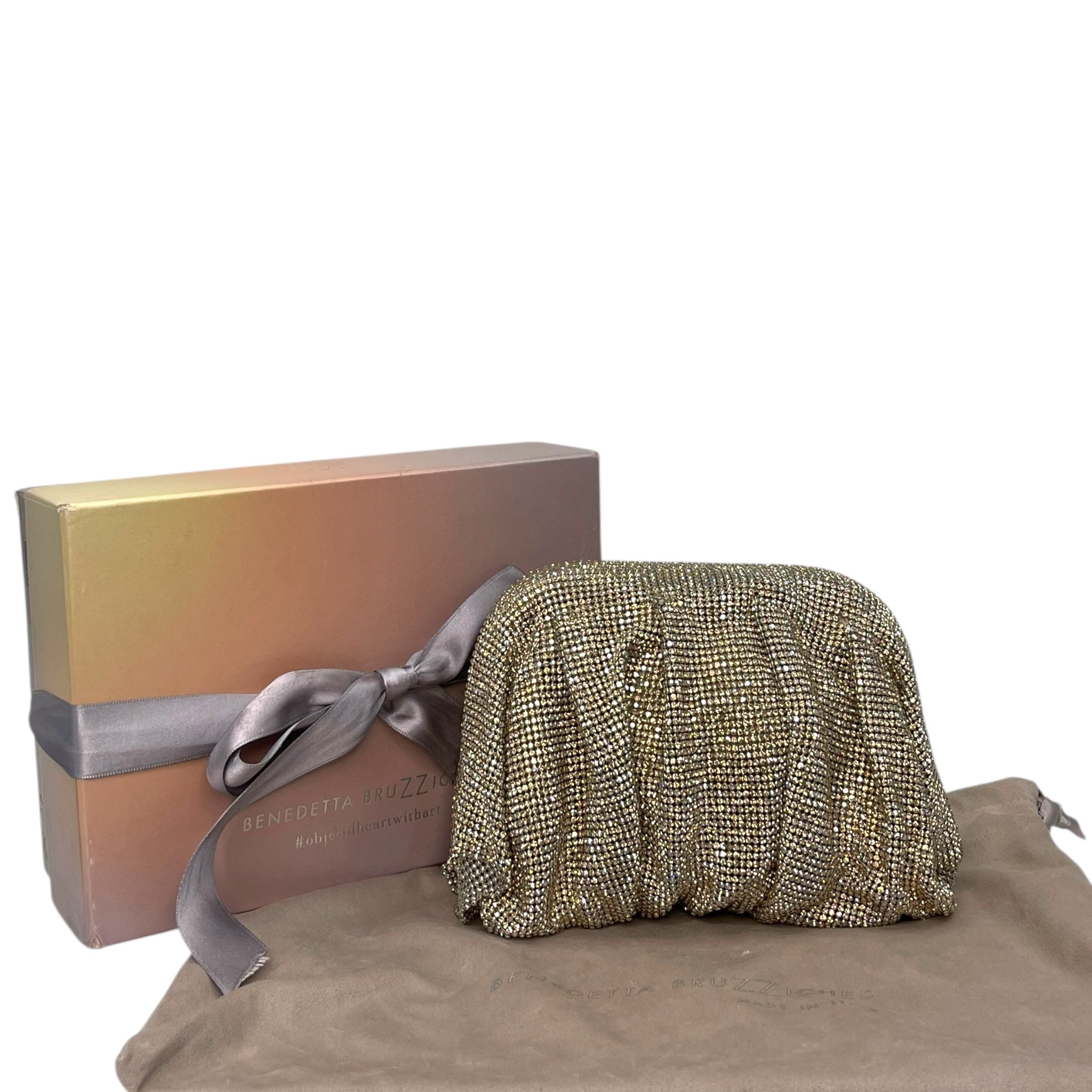 Benedetta Bruzziches VENUS LA PETITE – A Kiss In The Dark