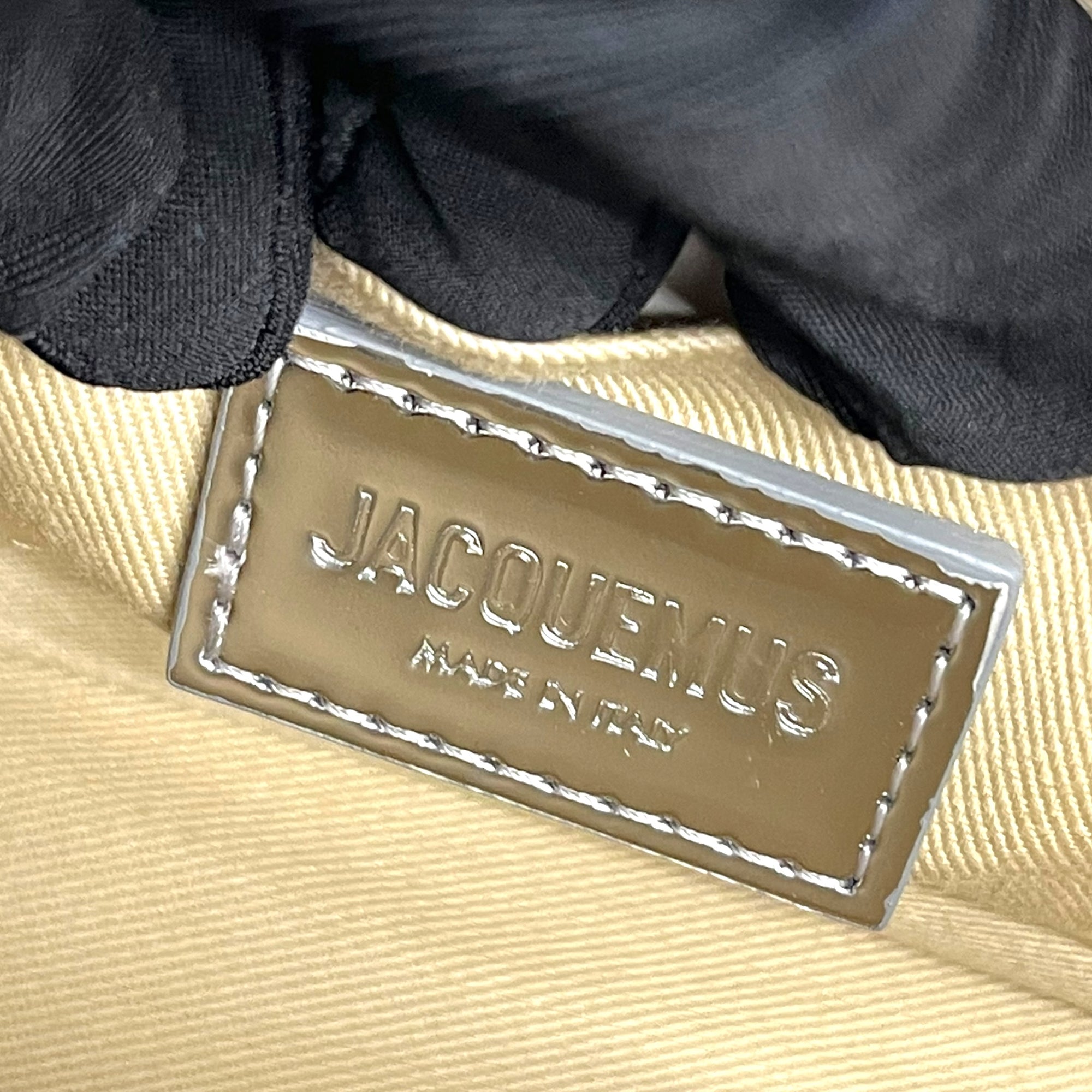 Jacquemus Rond Carré Clutch in Silver