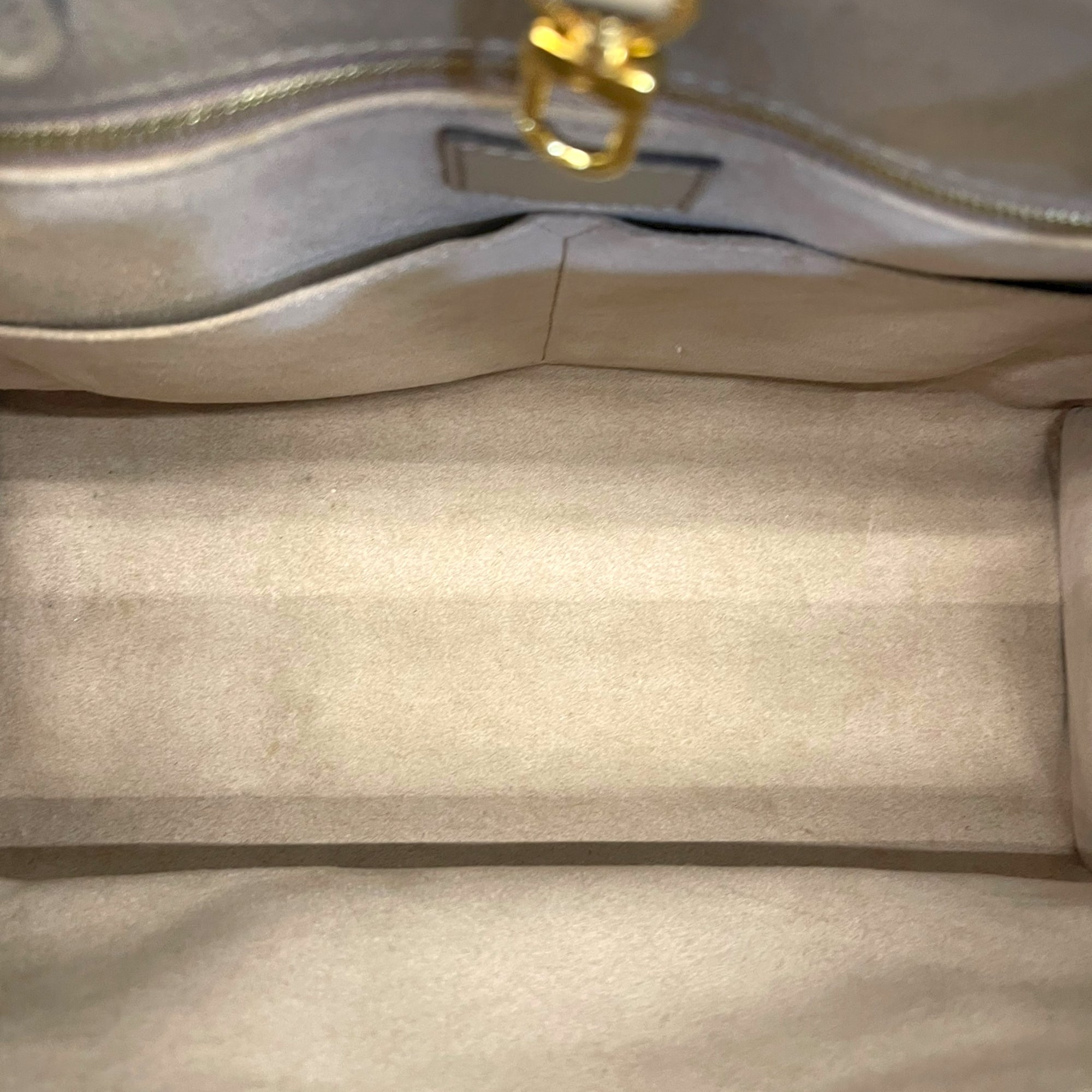 Louis Vuitton On The Go MM Tote Tourterelle Empreinte