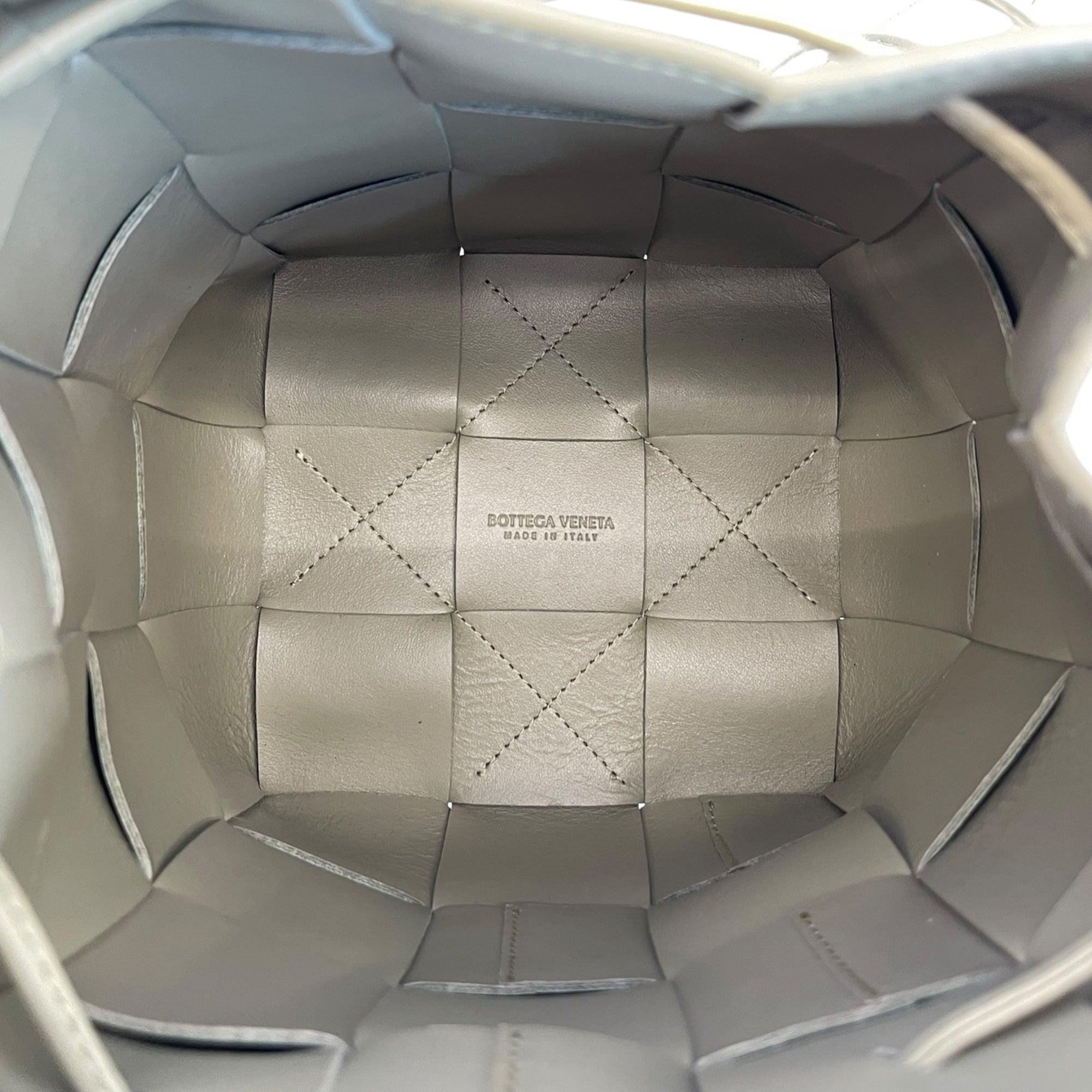 Bottega Veneta Small Cassette Bucket Bag Green Leather