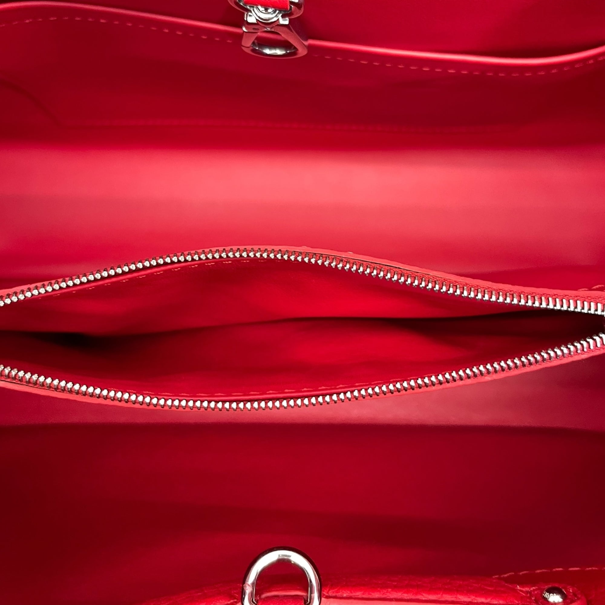 Louis Vuitton Capucines Rubis Taurillon Leather MM Bag
