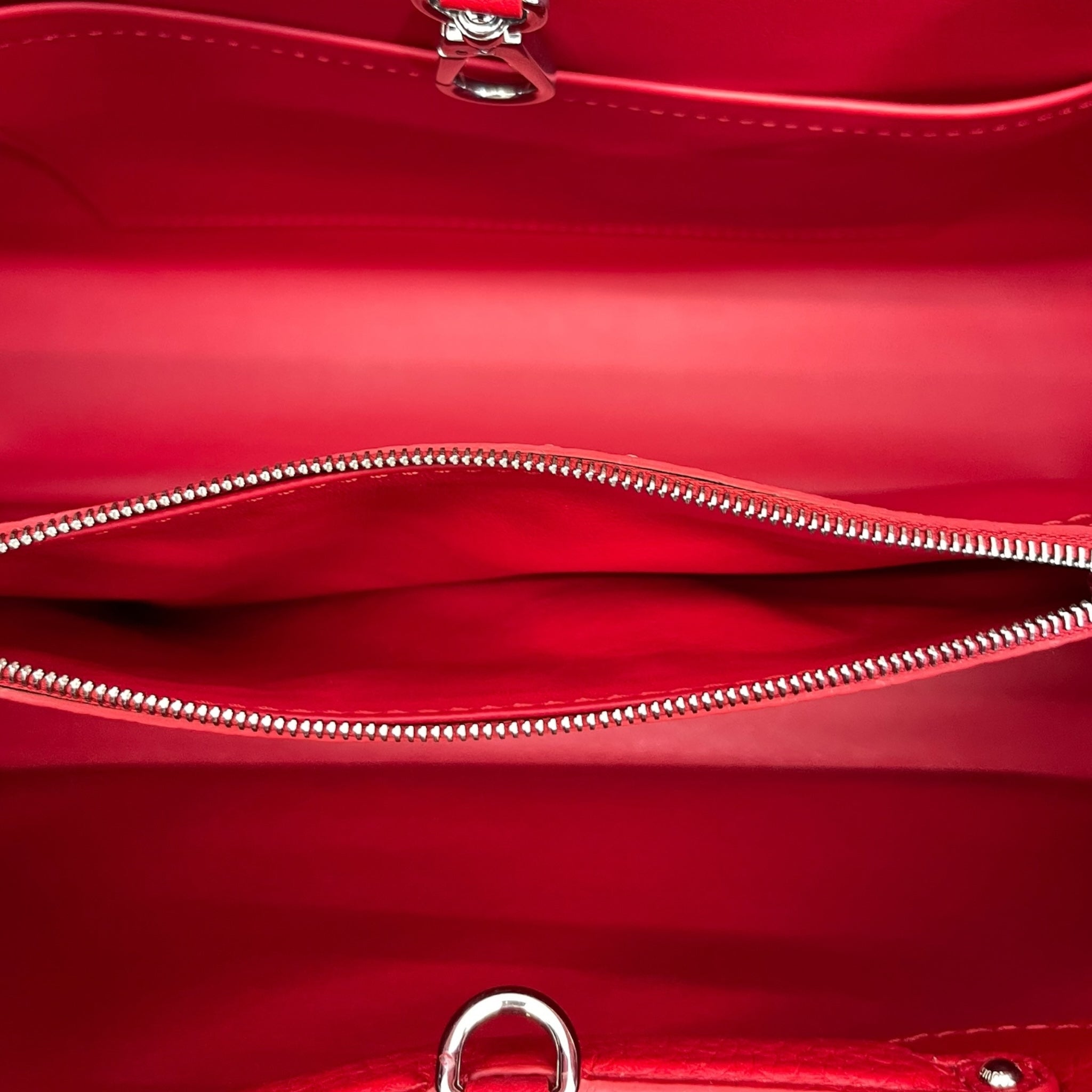 Louis Vuitton Capucines Rubis Taurillon Leather MM Bag