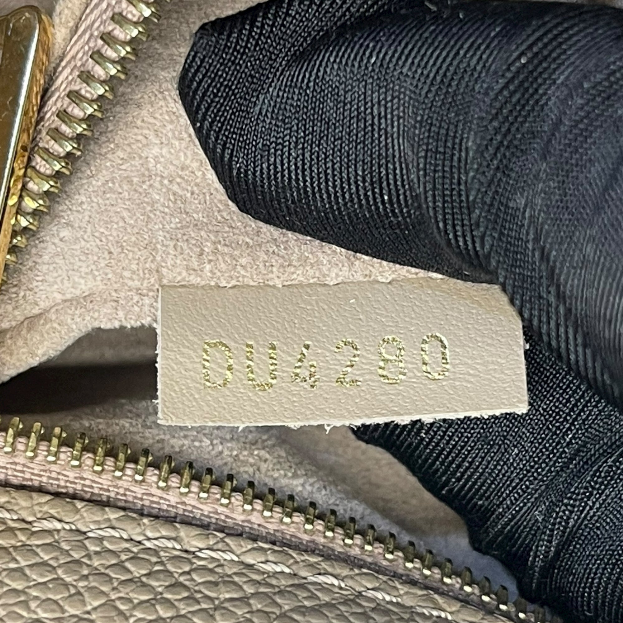 Louis Vuitton On The Go MM Tote Tourterelle Empreinte