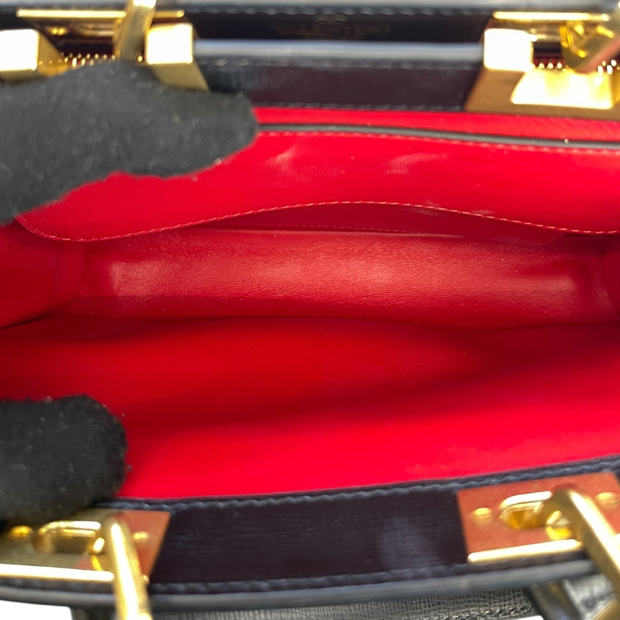 Valentino Garavani Rockstud Alcove Shoulder Bag Black Leather